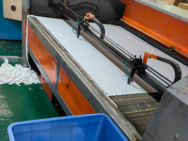 无尘布激光分切车间